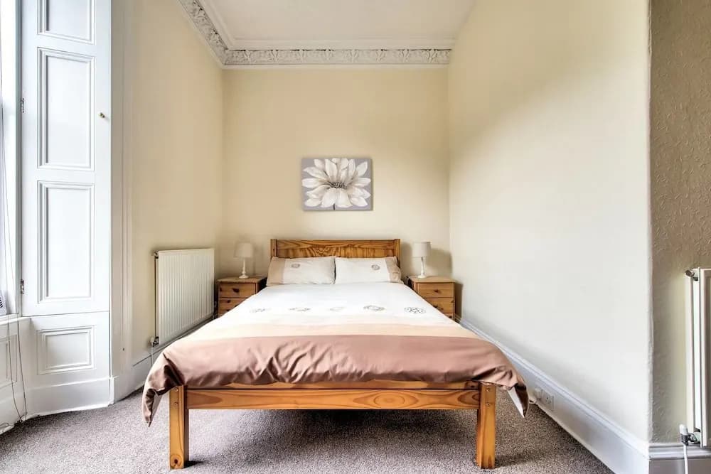 Bright and Airy Apartment in Newington - photo 5