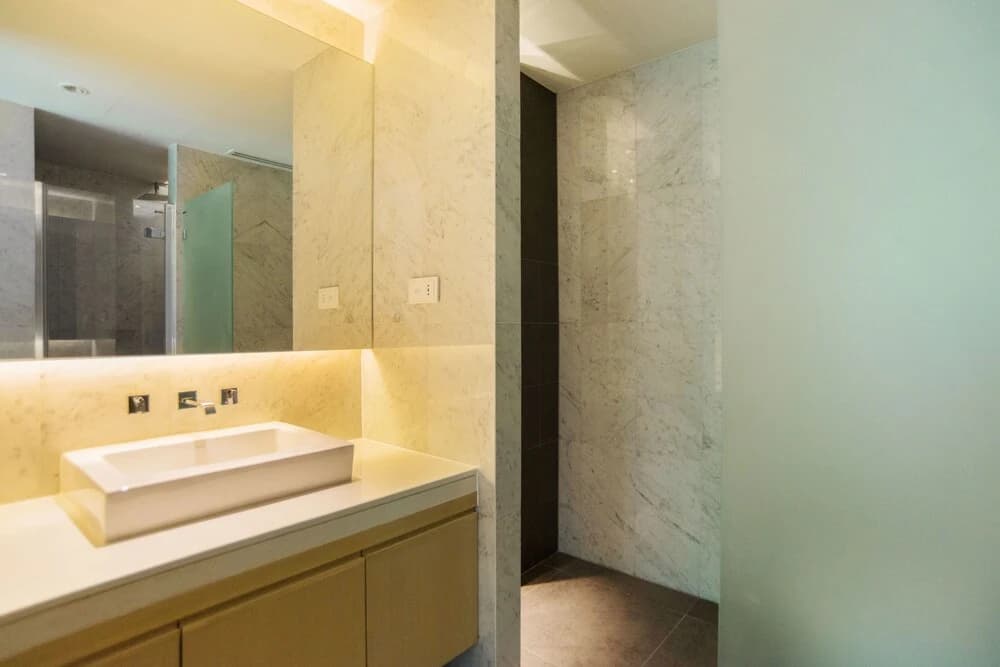 Lux Contemporary Condo By Favstay - photo 7