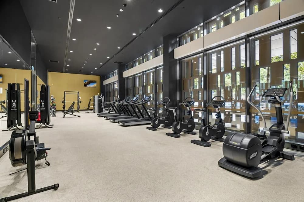 Marina-view 1-bed Apartment in Docklands - photo 10