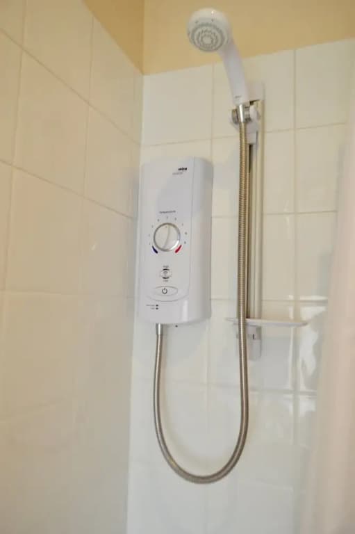 Sunny First Floor Stockbridge Flat - photo 7