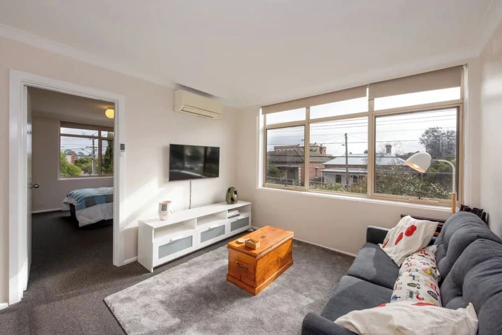 Bright & Comfortable 1BR Unit in Trendy Brunswick! - photo 2