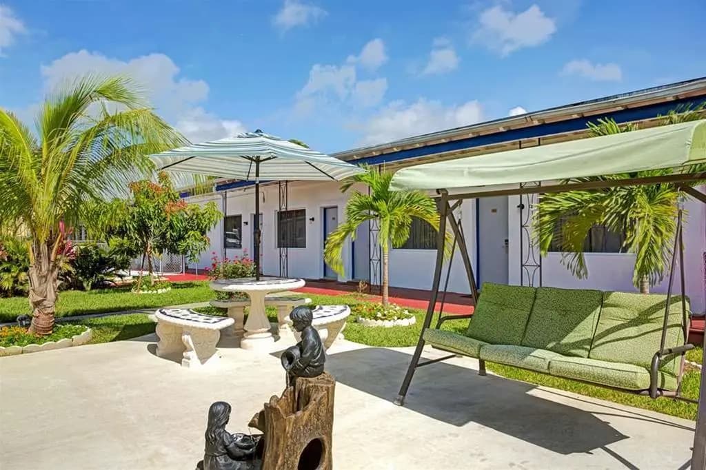 Sun And Surf Inn - photo 14