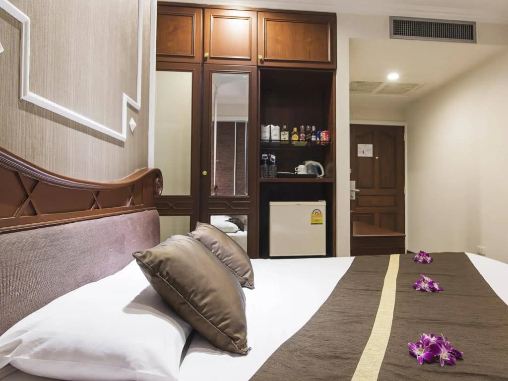 Majestic Suites - photo 7