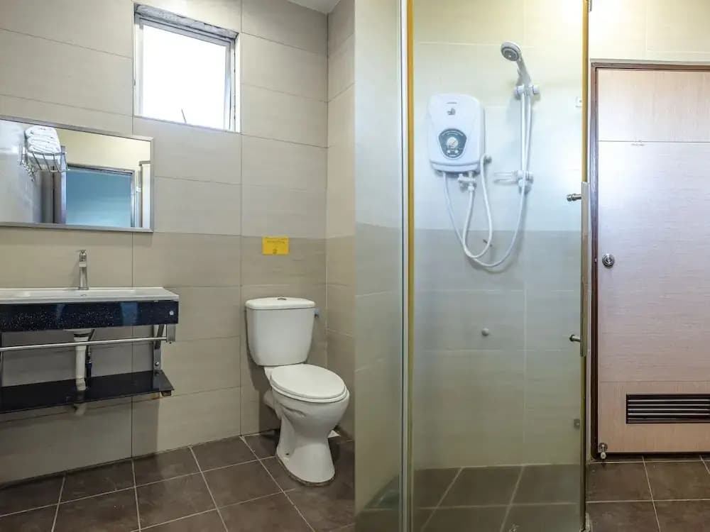 Mostyn Hotel by Oyo Rooms - photo 10
