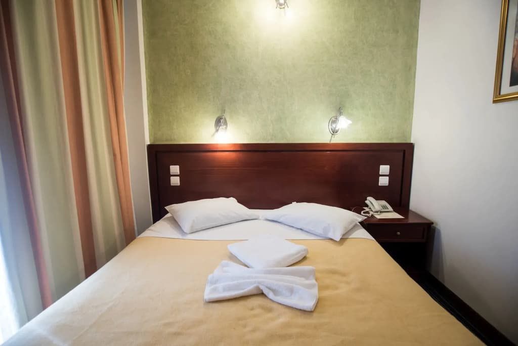 Golden City Hotel - photo 6