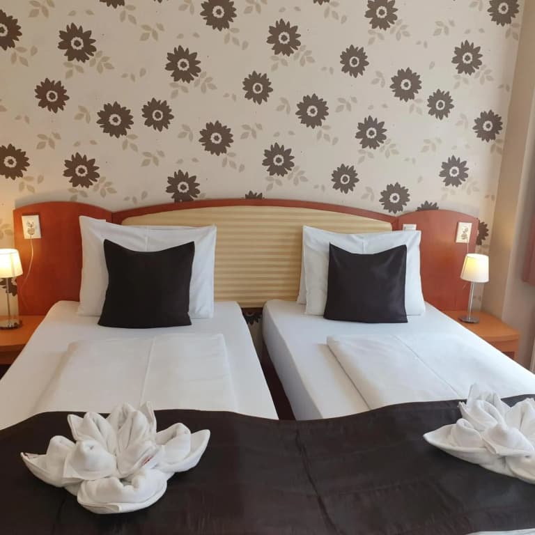 Six Inn Hotel - photo 35