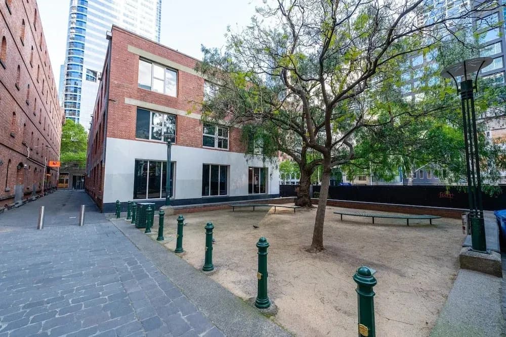 1-bed Warehouse Conversion in Melbourne CBD - photo 8