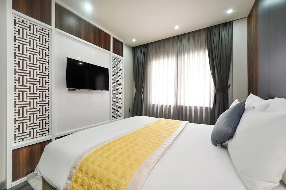 The Moon 1 Hotel - photo 4
