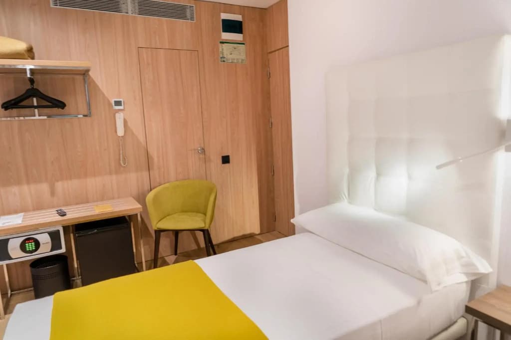 Caledonian Hotel - photo 5