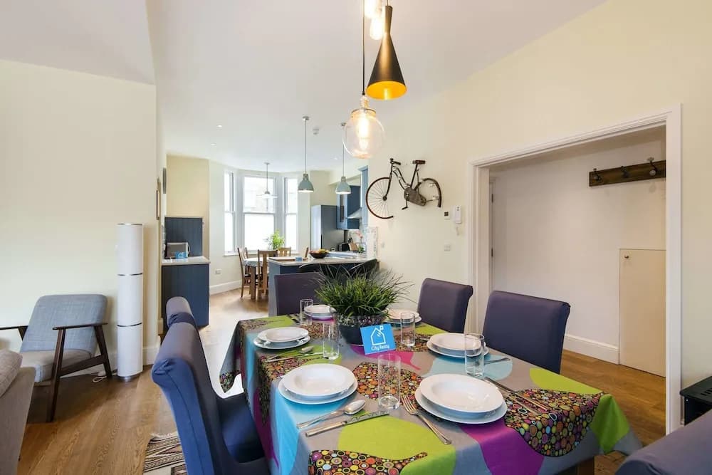 The Spacious Fulham Apartment - FOI - photo 27