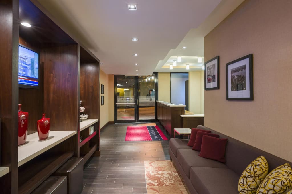 Hampton Inn Manhattan Seaport Financial District - photo 2