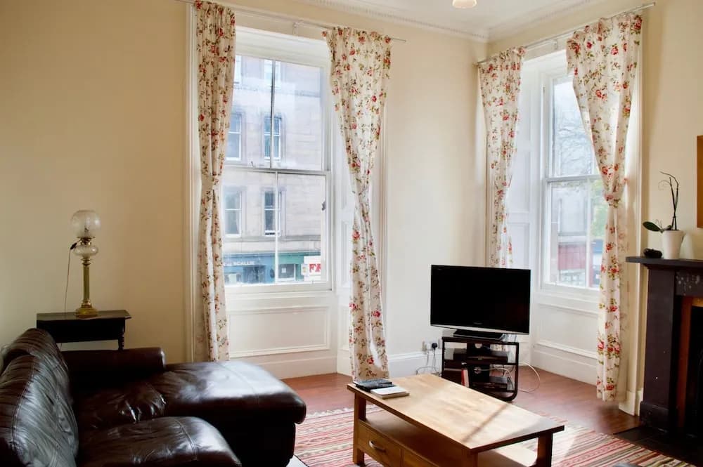Spacious Flat in Central Stockbridge - photo 6