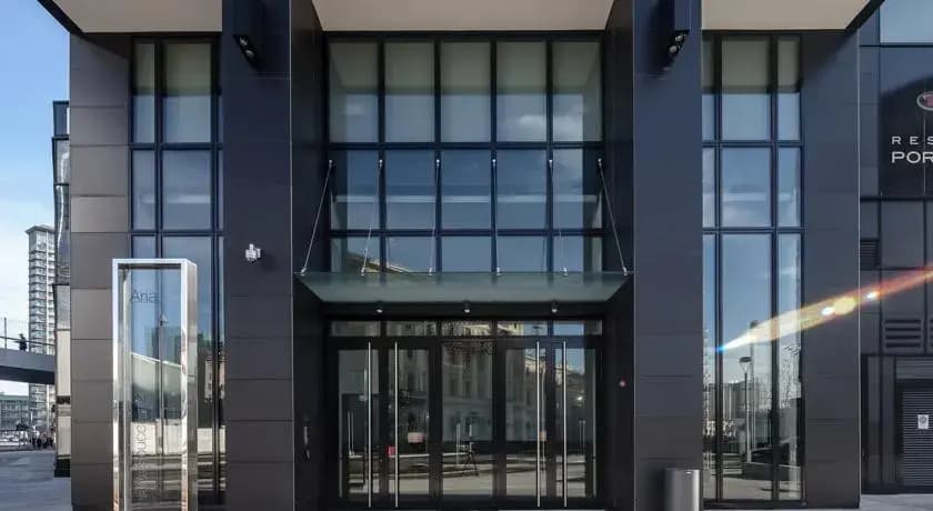 Aria Luxury in Skyscraper - photo 1