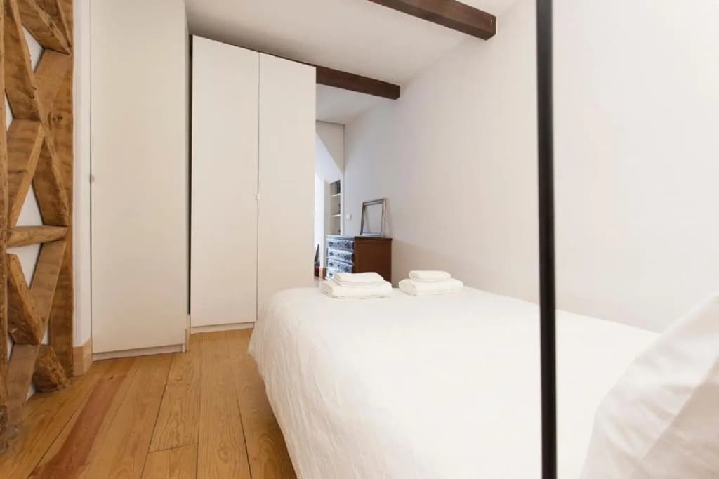Center, Charm, Practical and Quiet - photo 4