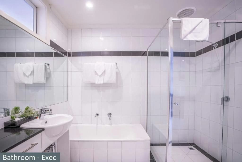 Clocktower Apartment Hotel - photo 9