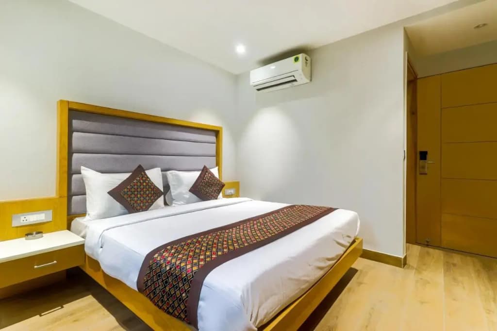 Hotel Bricks, Karol Bagh, New Delhi - photo 35