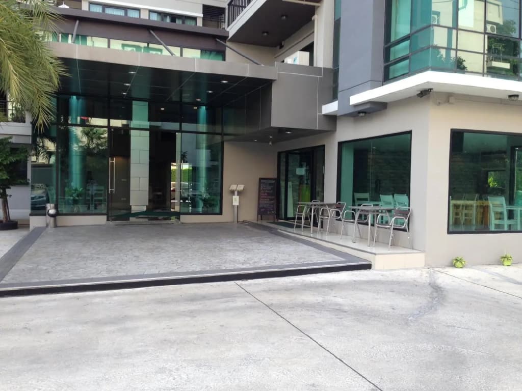 Ipremium Sukhumvit 81 Hotel - photo 16