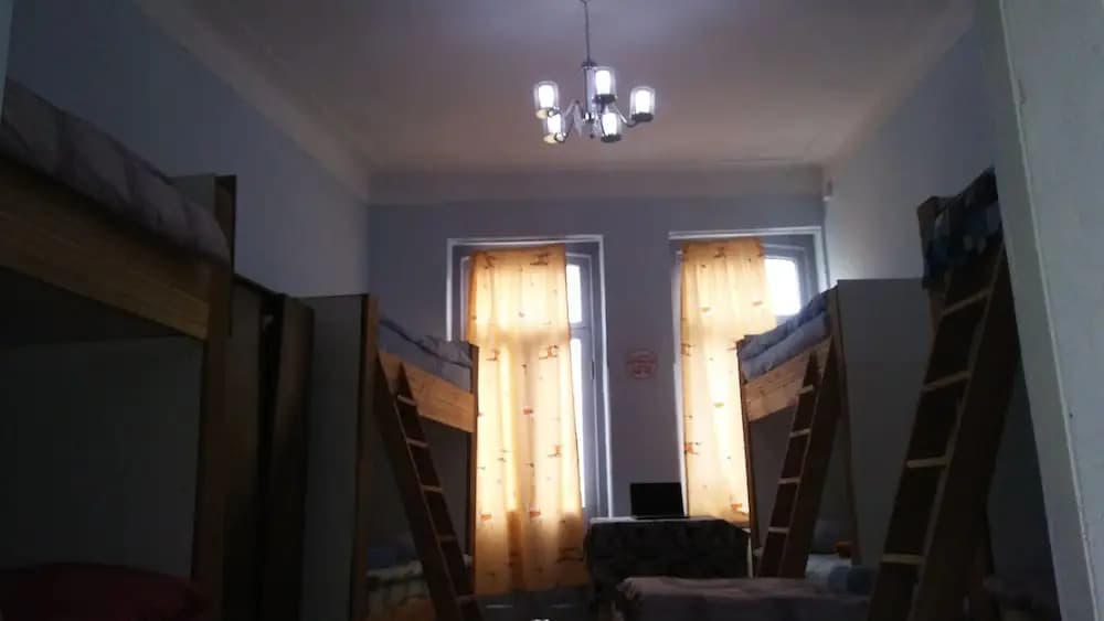 Vareron Hostel - photo 9