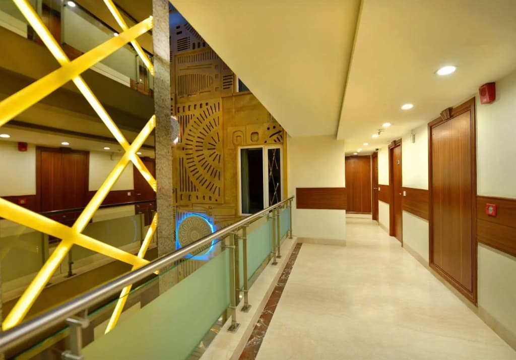 Hotel Regent Grand - photo 11