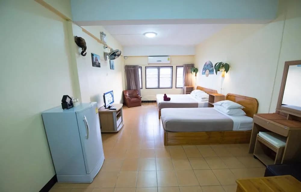 Funky Monkey Guesthouse & Tours - photo 4