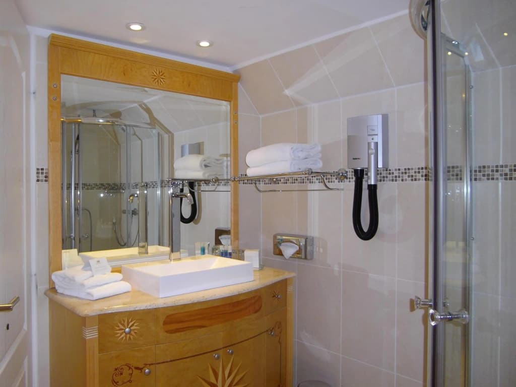 West End Nice Hotel  - photo 27