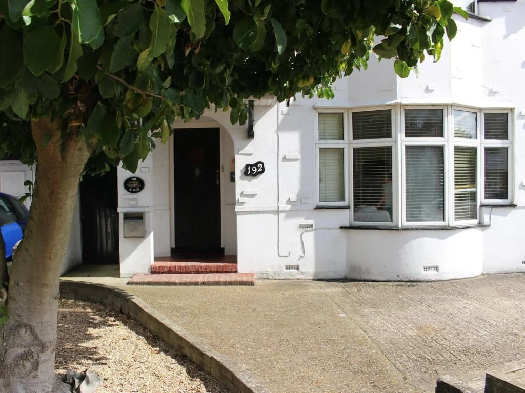 Willow Guest House - photo 8