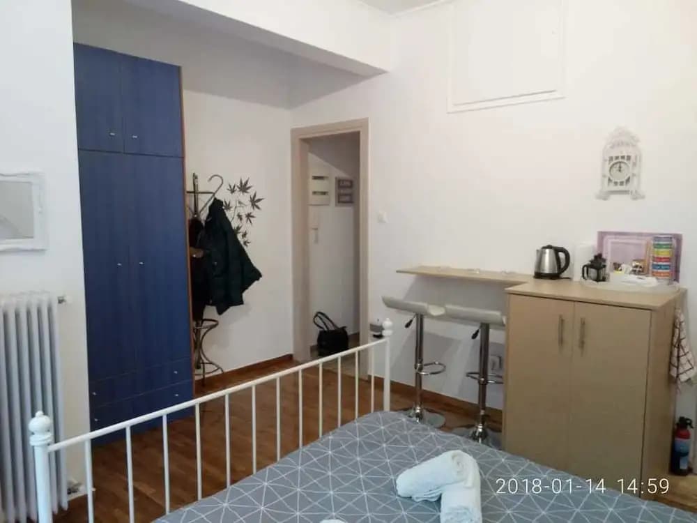 Modern ideally located studio apartment - photo 3