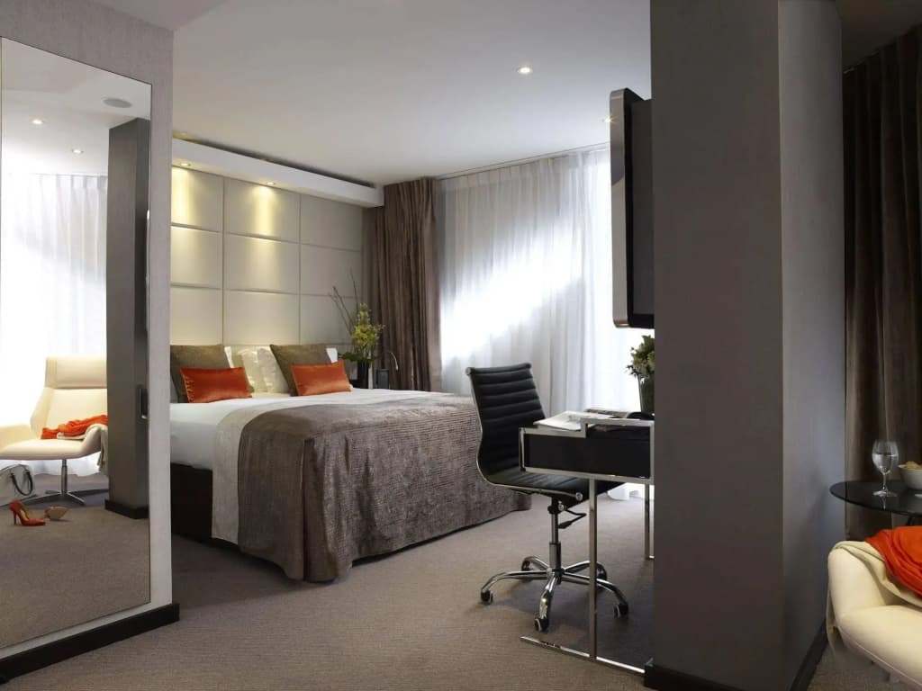 Montcalm East, Autograph Collection - photo 6