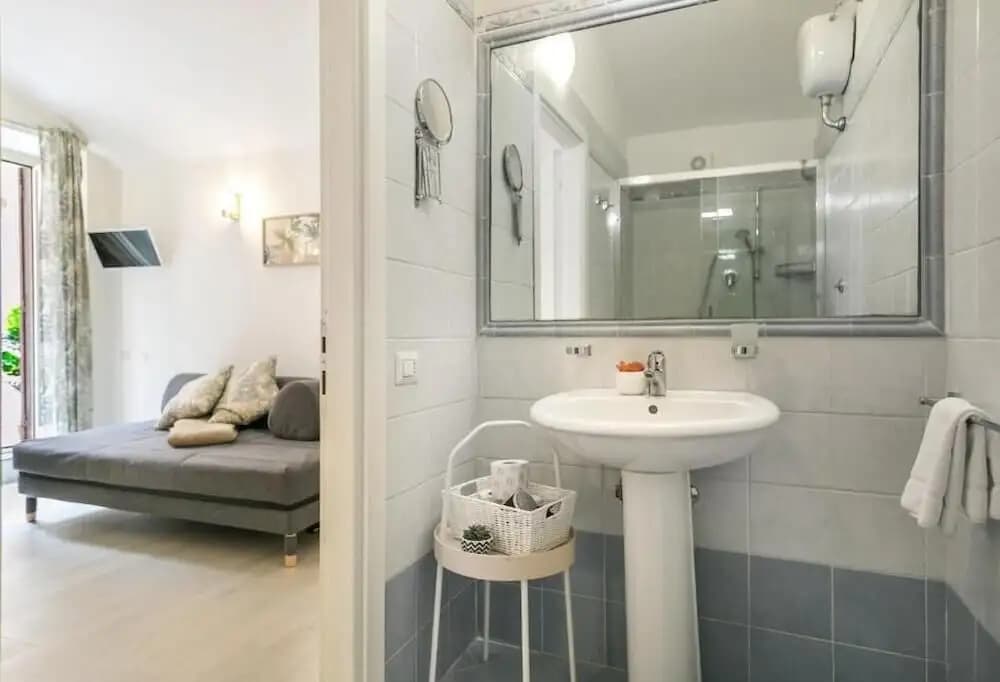 White Candia Guesthouse - photo 12