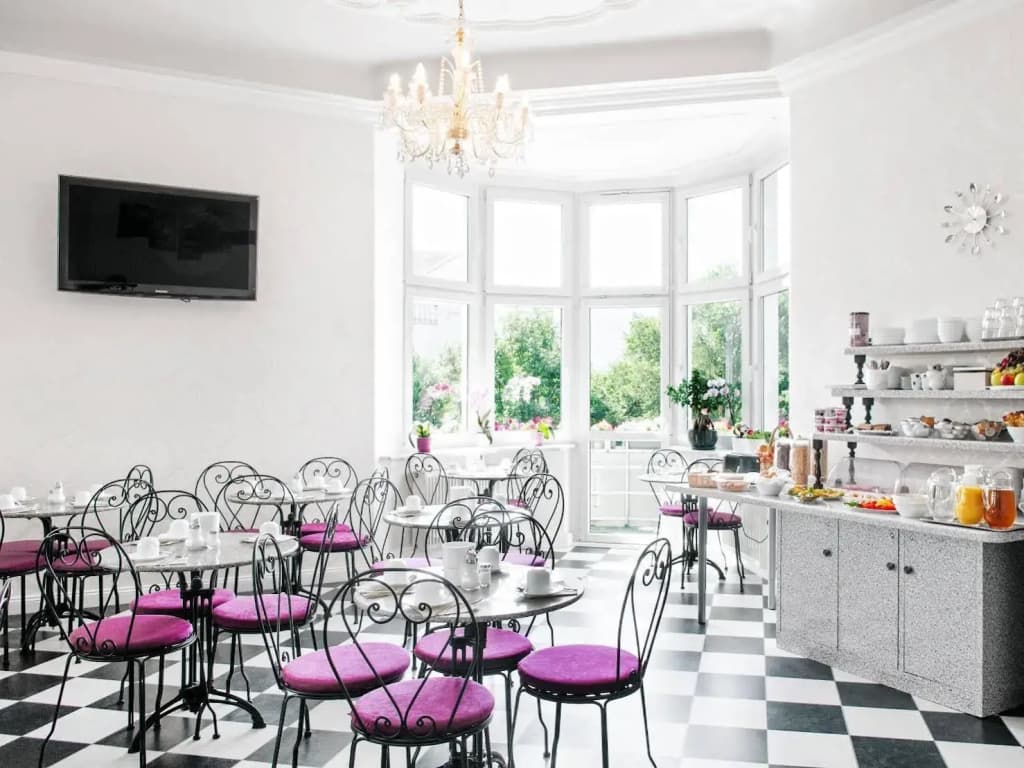 Hotel Bellevue am Kurfürstendamm - photo 16