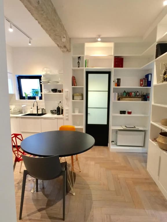 Vibrant Urban Chic Apartment - photo 8