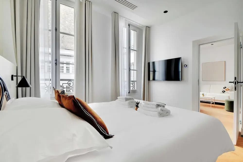 Modern Apartment - 1br/4p - Madeleine - photo 1
