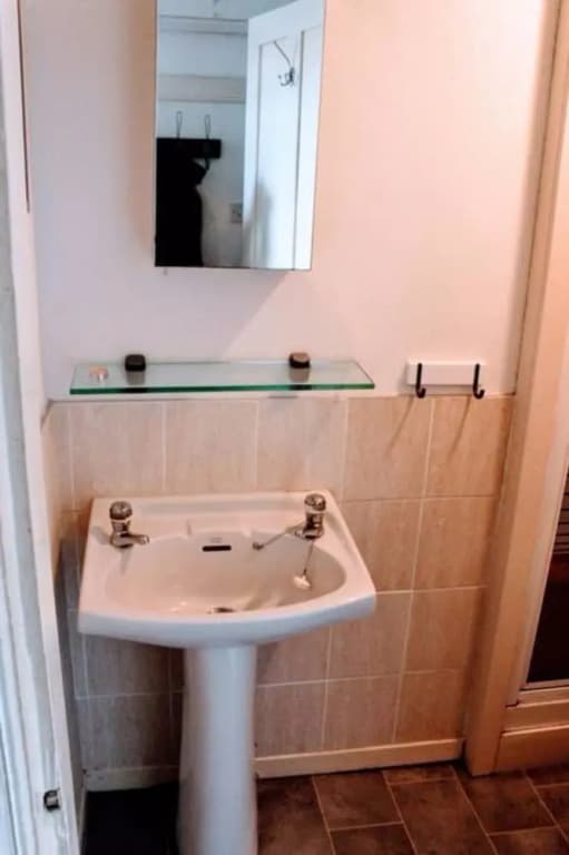 2 Bedroom Central Apartment - photo 7