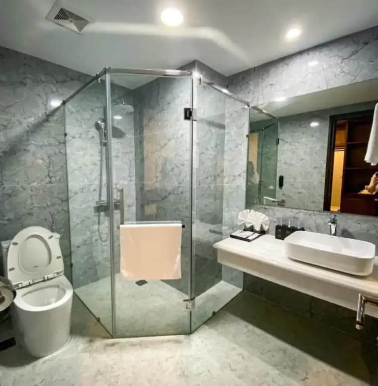 Peace Hotel Ha Long - photo 9