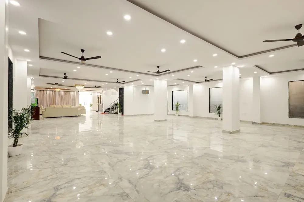 Hotel The Venice- Near Indraprastha Apollo Hospital - photo 12
