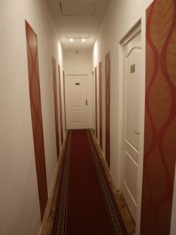 Europa Centerpoint Guesthouse - photo 15