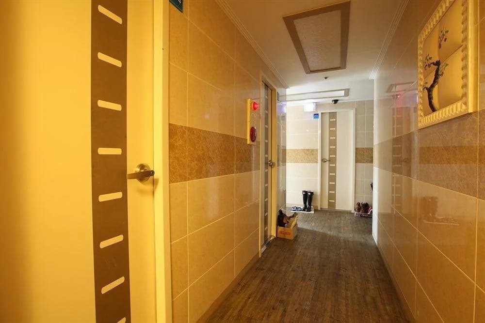 2 Residence - photo 10