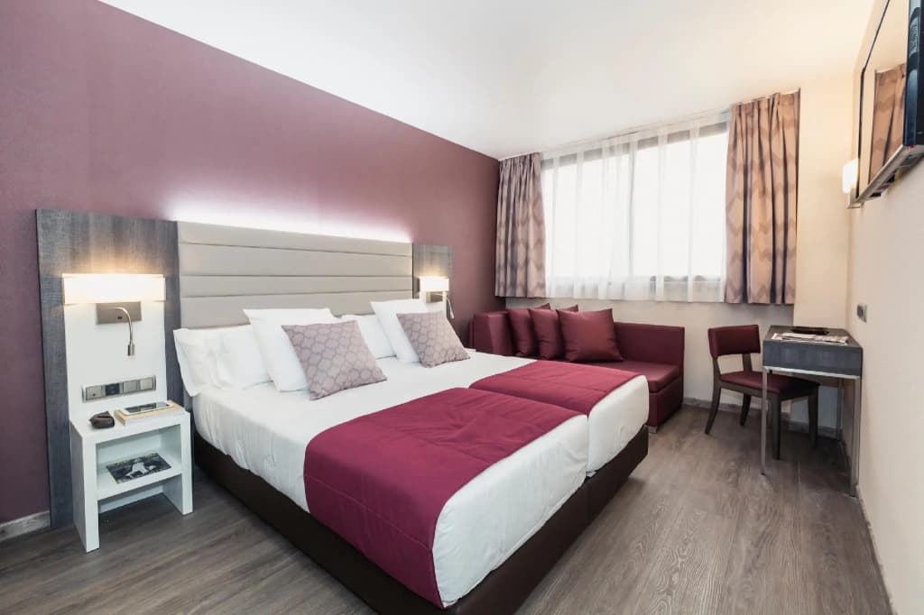 Ronda Lesseps Hotel - photo 3