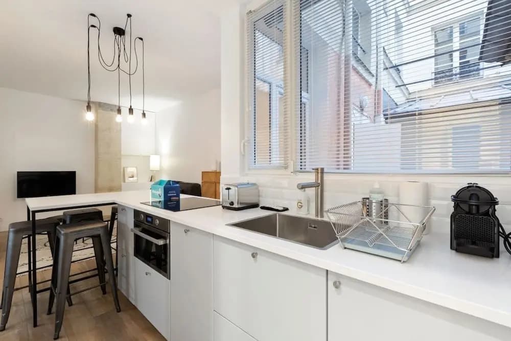 Chic & Contemporary Apartment With Two Bedroom - photo 11