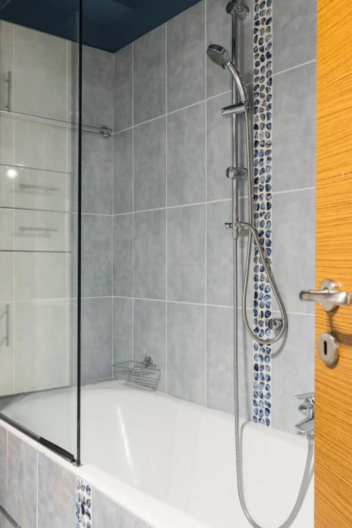 Athenian Stylish 2 bdrm Apartment - photo 8