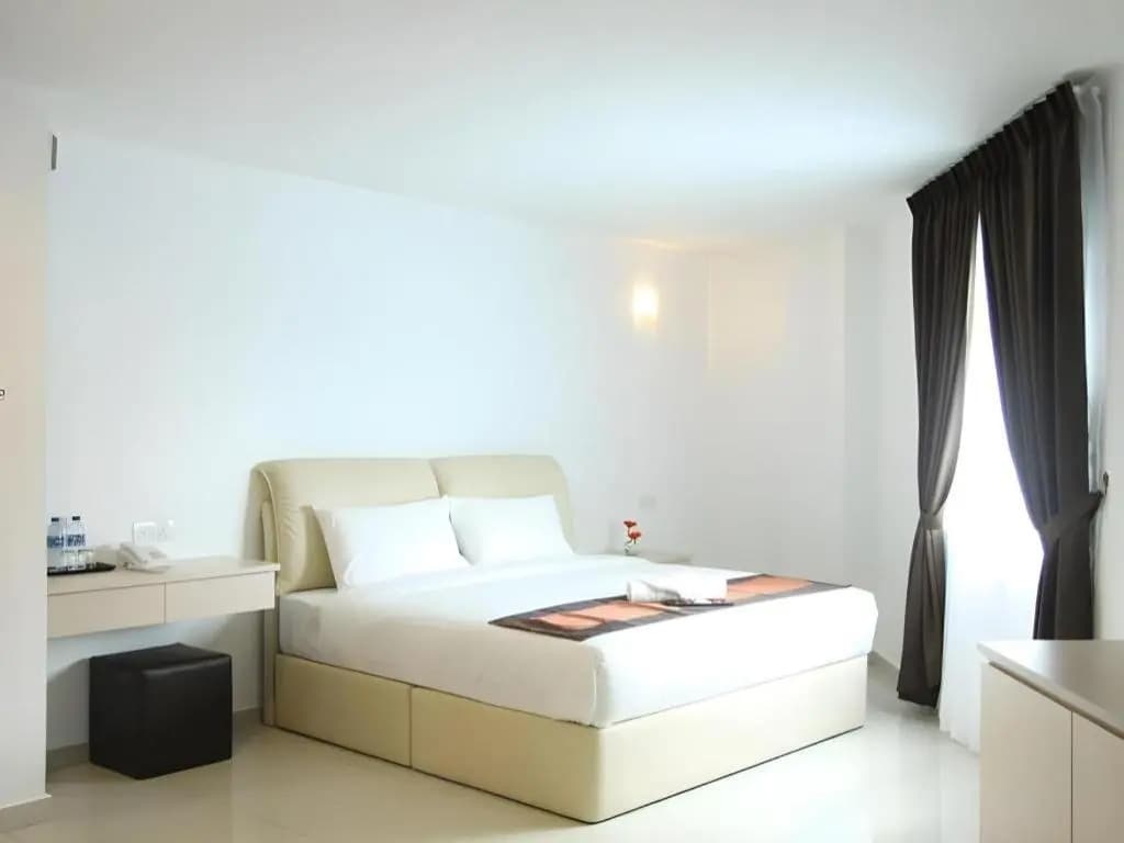Peach Hill Hotel - photo 5