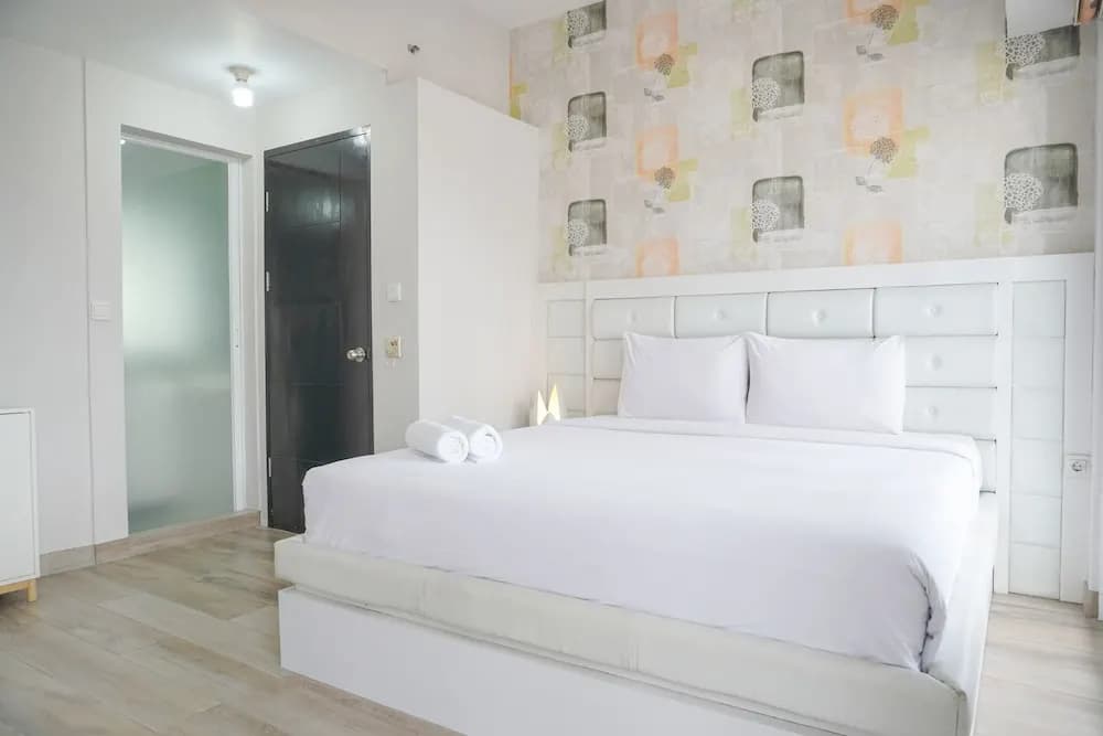 Warm And Comfort Living 1Br At 8Th Ambassade Kuningan Apartment - photo 15
