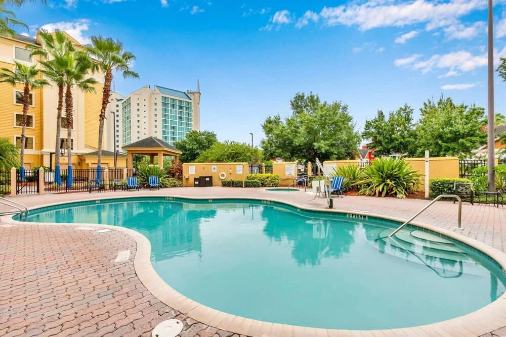 Near Disney - 1BR With Two Queen Beds - With Shared Pool and Hot Tub - photo 11