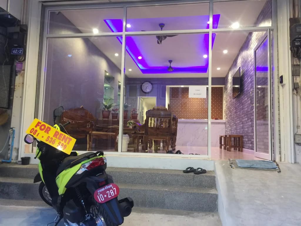 The Lucky Kata Hostel - photo 4