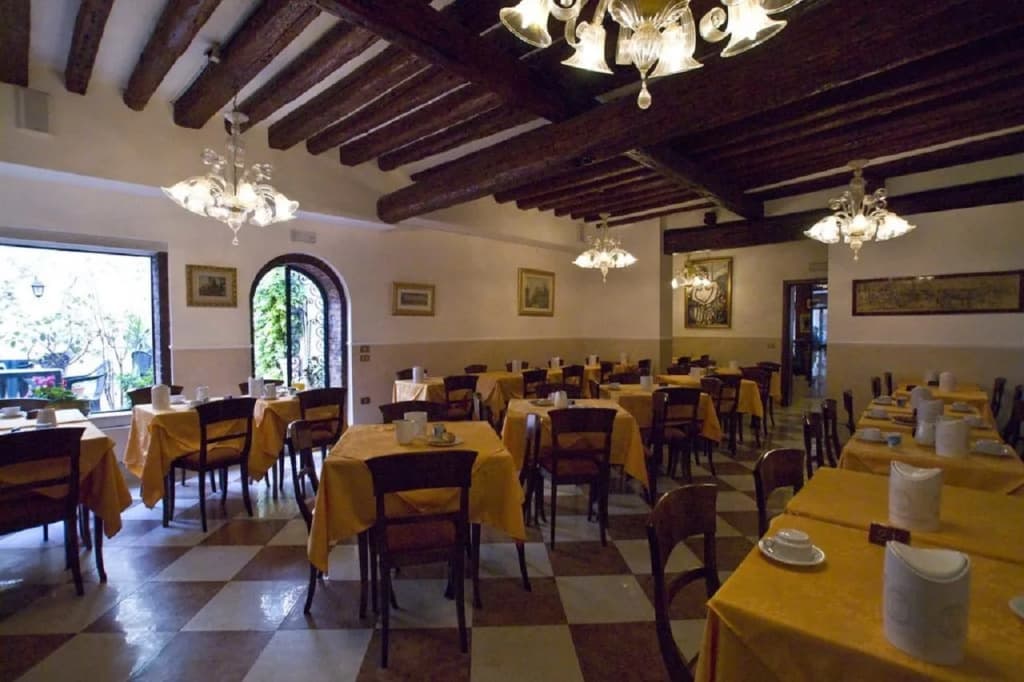 Tivoli Hotel - photo 12