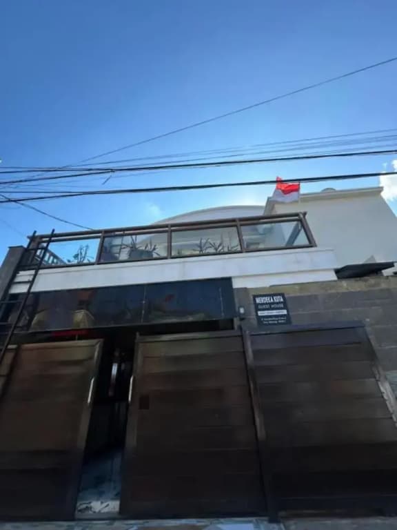 Merdeka Kuta Guesthouse - photo 1