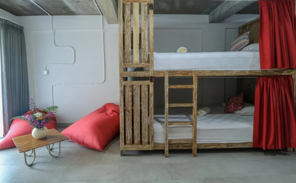 Base Guesthouse and Hostel - photo 4