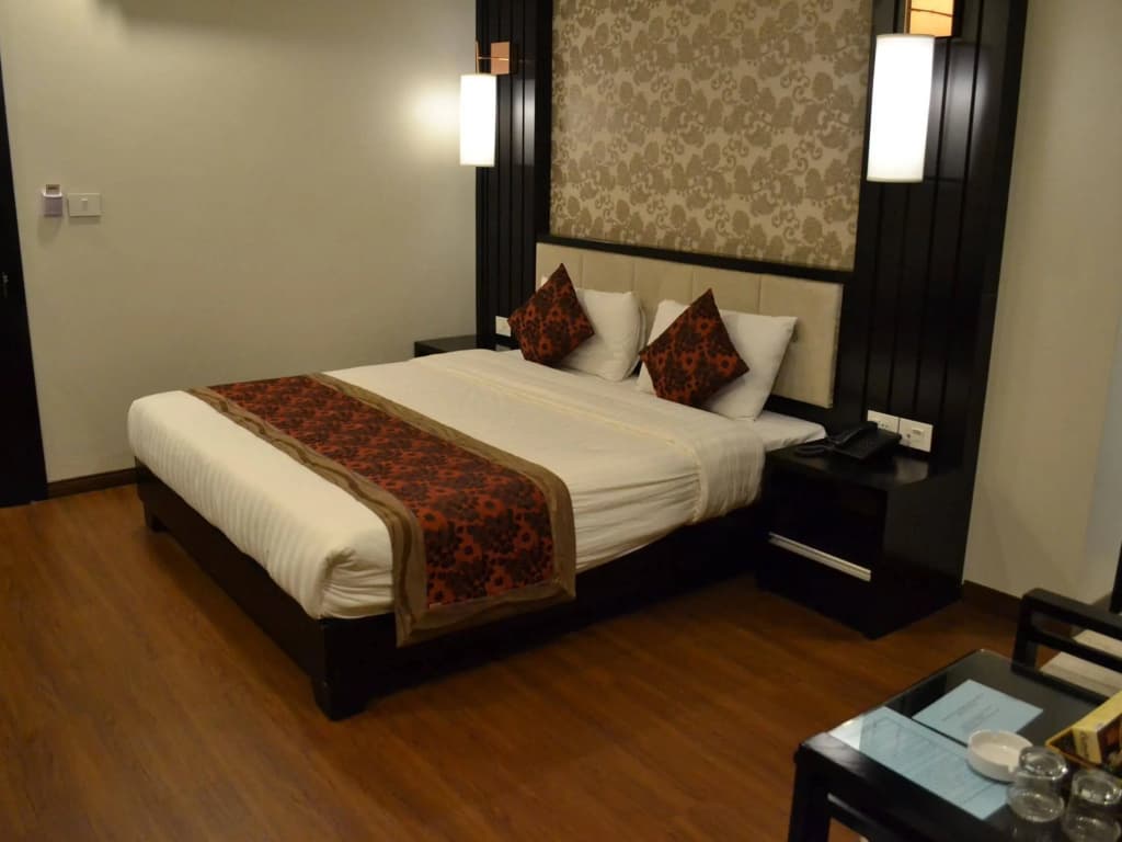 Luxury Hotel - photo 3