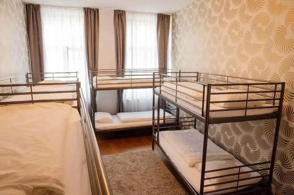 The Republic Garden - Hostel - photo 18