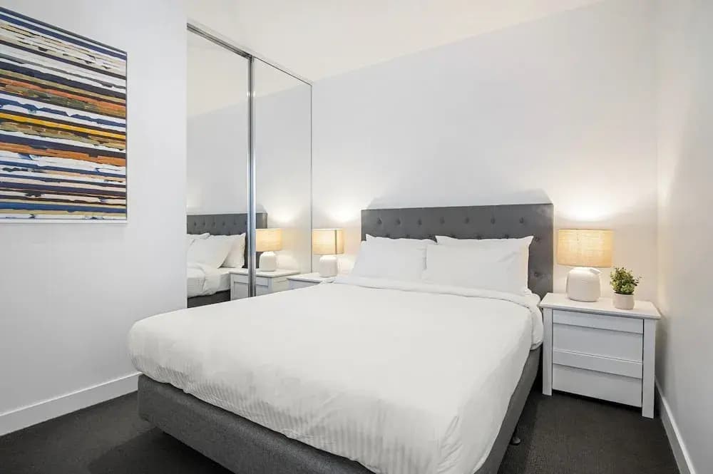 1BR Apartment Near CBD With Pool - photo 1